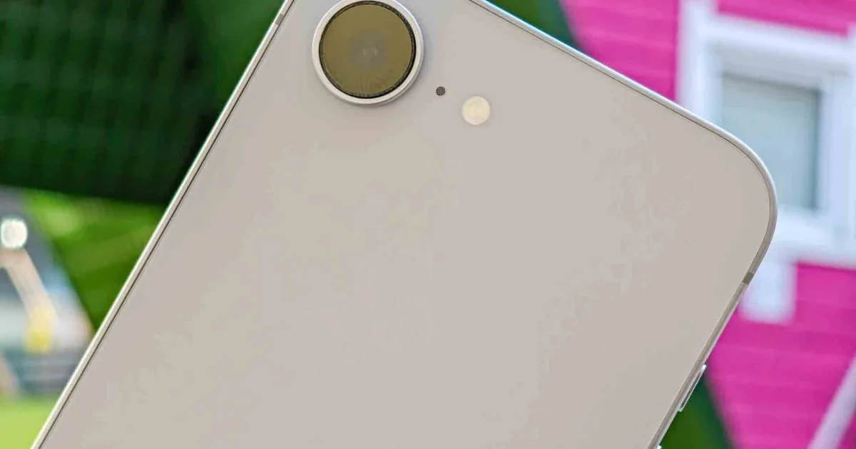 I started using the iPhone 16e and it’s better than I expected