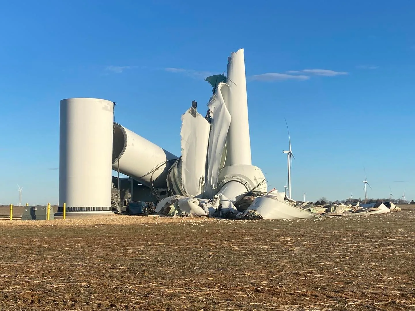 Wind turbine collapses in unknown circumstances in Oklahoma