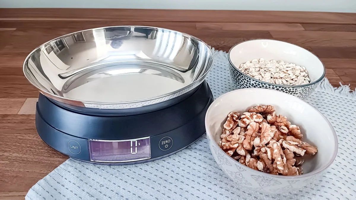 I tried this designer kitchen scale and was disappointed at first — but the dual lid makes it worth it