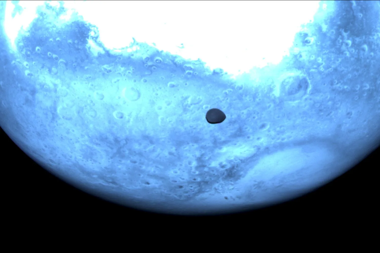 Hera Asteroid Probe Spots Mysterious Martian Moon During Flyby