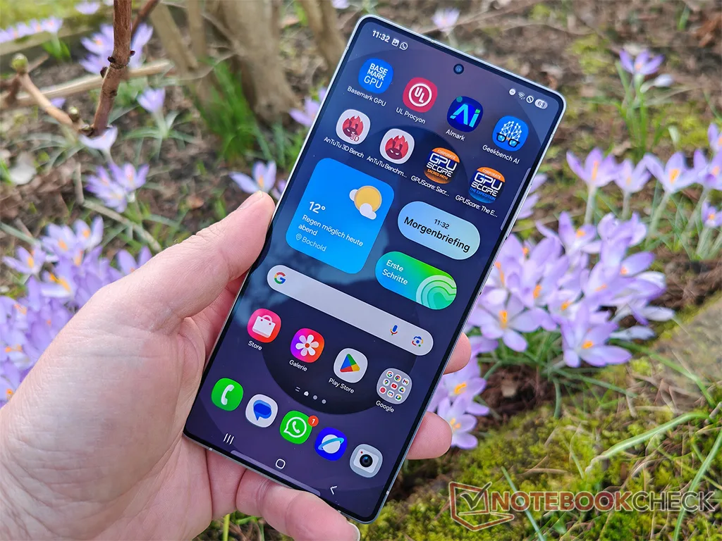 One UI 7 beta lands on multiple older Samsung Galaxy phones