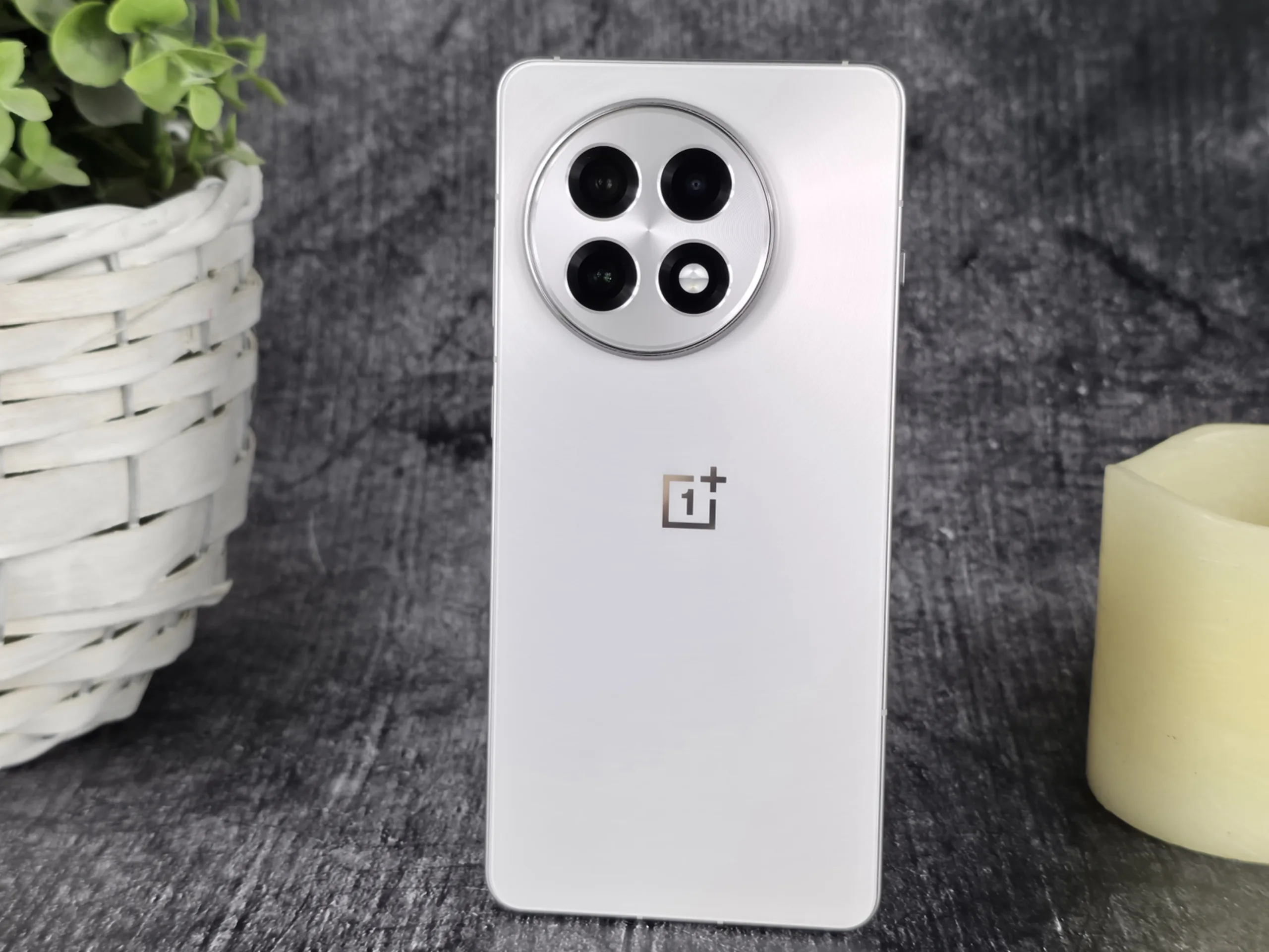 Test verdict on the OnePlus 13R: The attractive smartphone partly fails its objectives