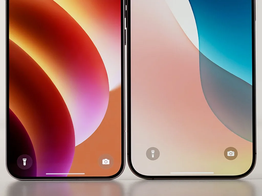 Oppo exec shows super slim bezels of Find X8S by putting it next to iPhone 16 Pro Max