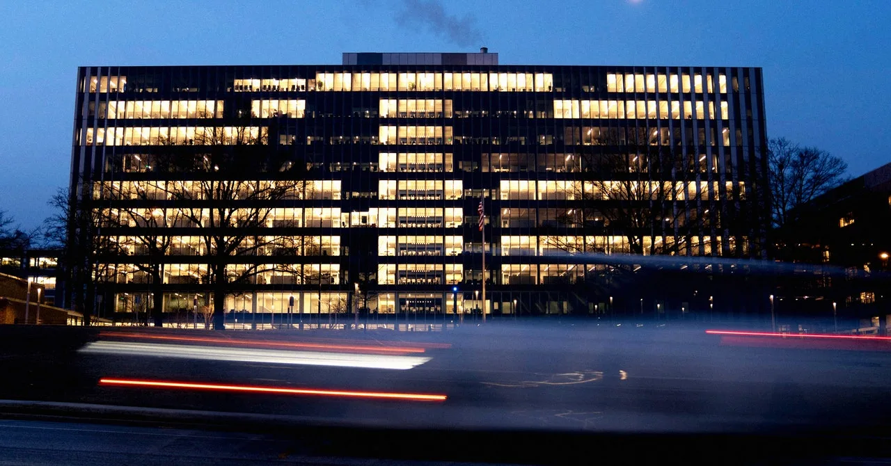 Social Security Workers Aren't Allowed to Read This Story