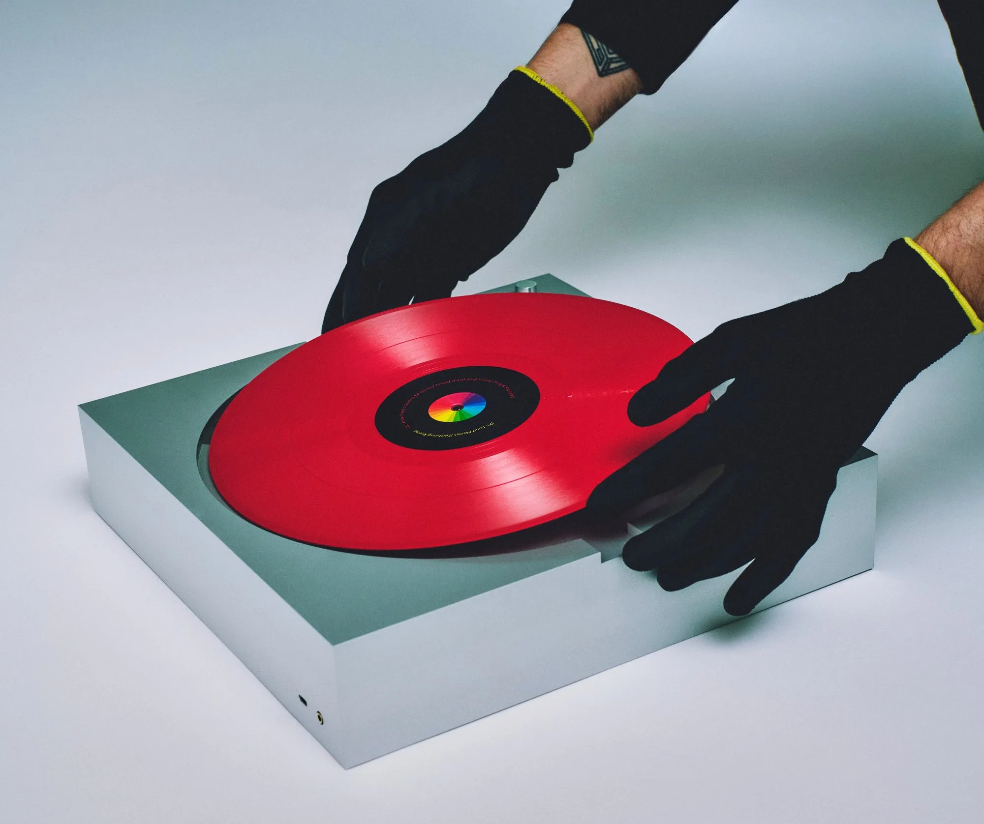 Minimalist record player made from solid aluminum: Waiting for Ideas unveils Turntable PP-1