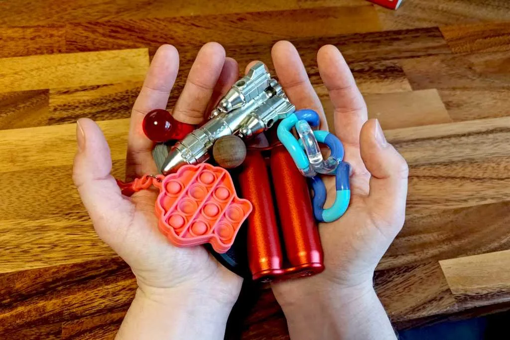 I’m a desk fidgeter. These 5 fidget toys keep me sane while I work