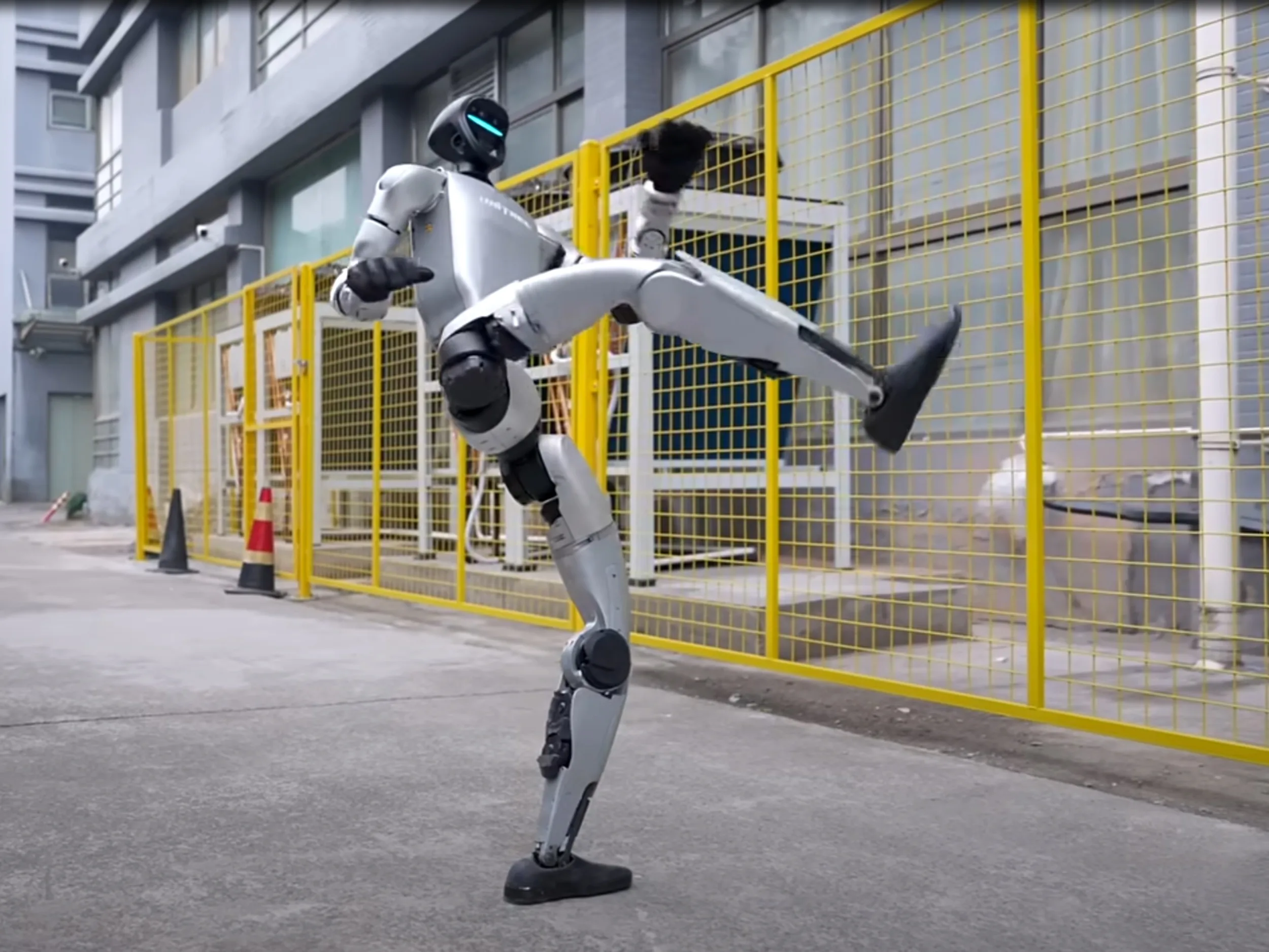 Kung Fu robot: Unitree G1 impresses with spinning kicks and more