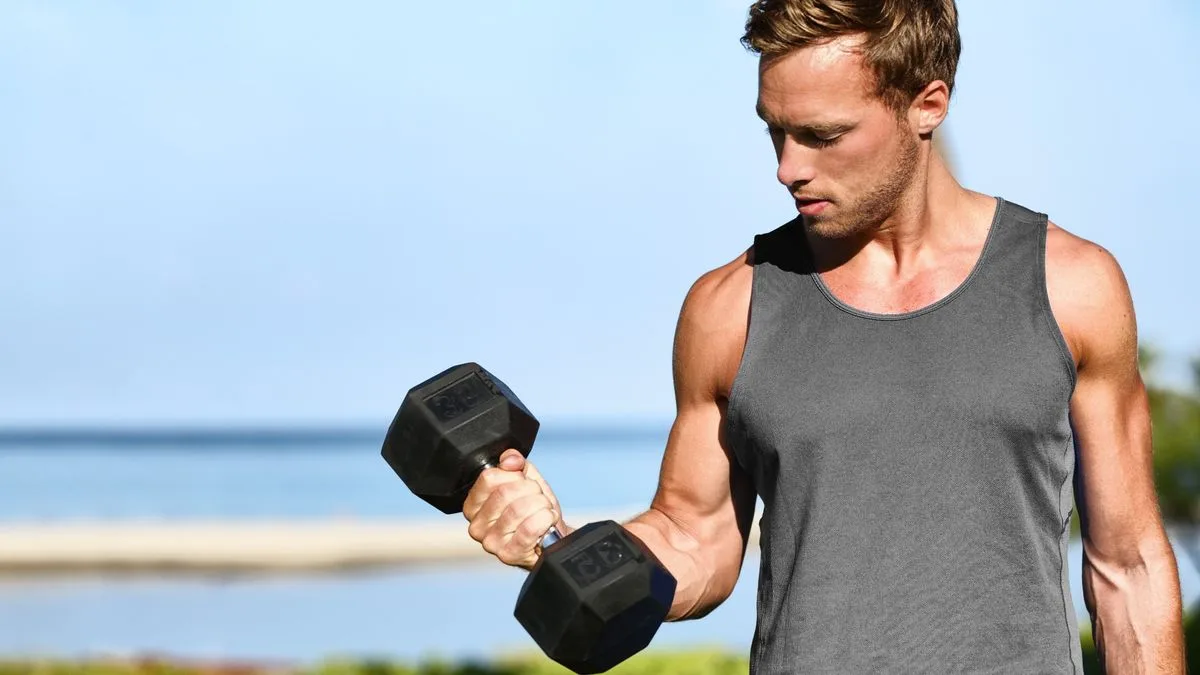 You just need 20 minutes, 1 dumbbell and this superset workout to strengthen your whole body and boost your metabolism
