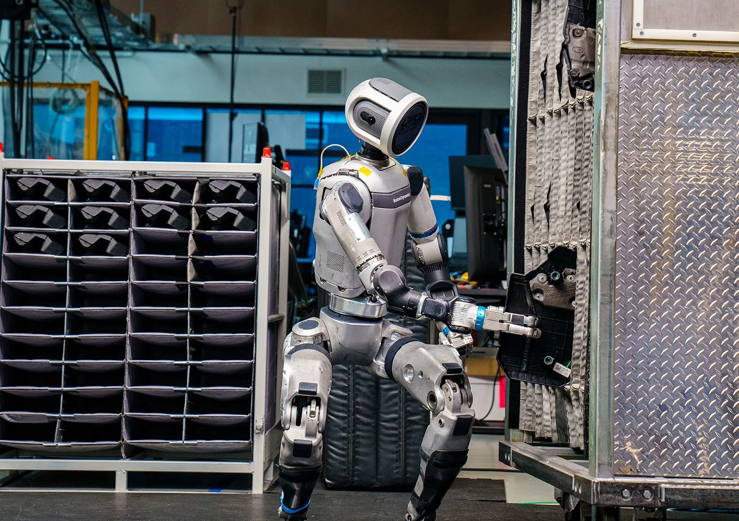 Robotics: Boston Dynamics shows progress in development of Atlas
