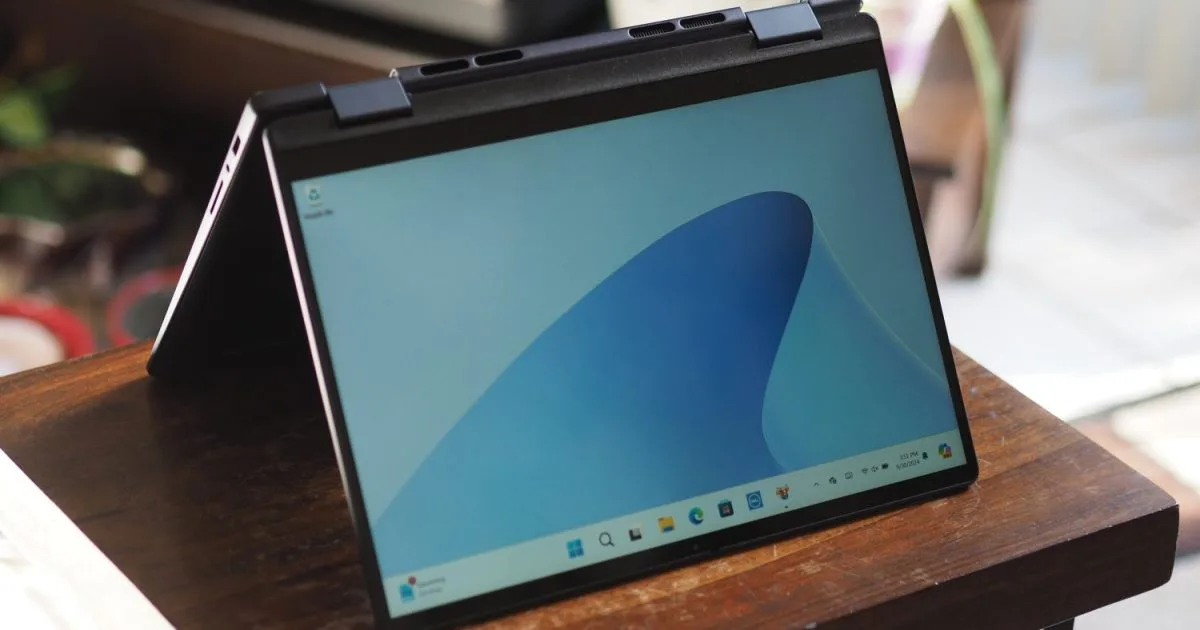 This Dell 2-in-1 laptop is nearly half-price after a $450 discount