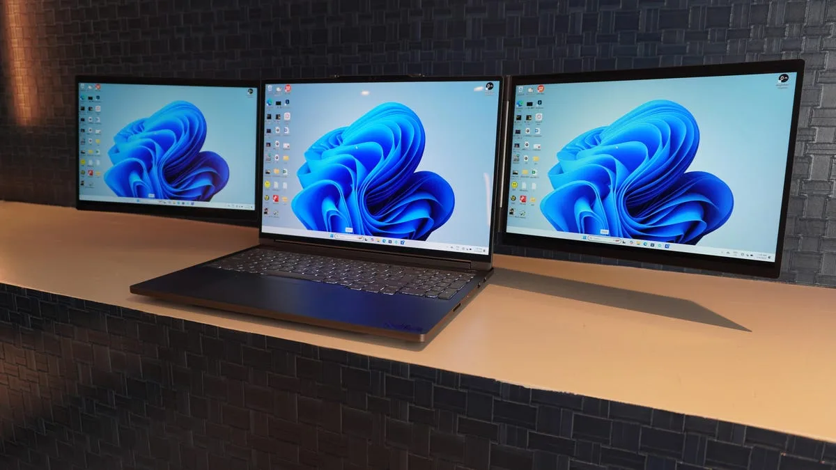 I tried Lenovo's ThinkBook with modular displays at MWC – and it worked like magic