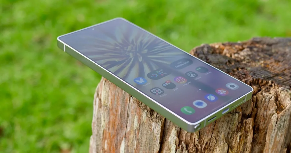 The Galaxy 25 Edge shares a design with the S25 Ultra