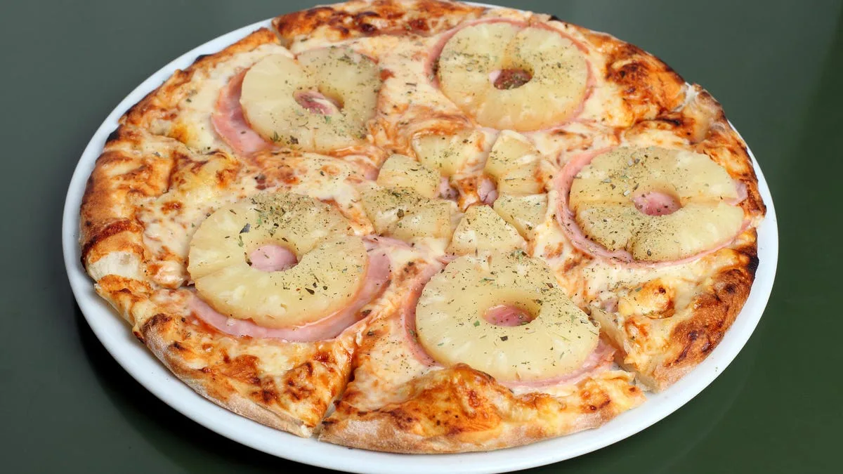 Does Wood-Fired Pizza Taste Better? We Asked 2 Pros About 7 Pizza Myths and Misnomers