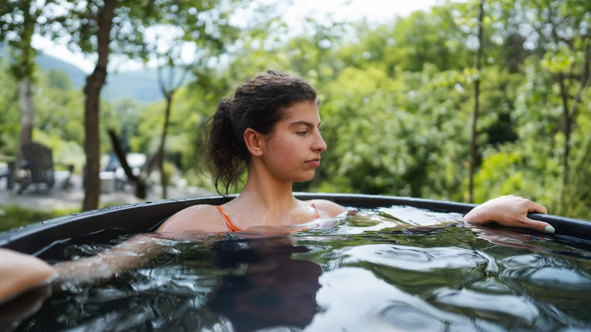 Saunas and Cold Plunges: Sleep Benefits and Health Risks