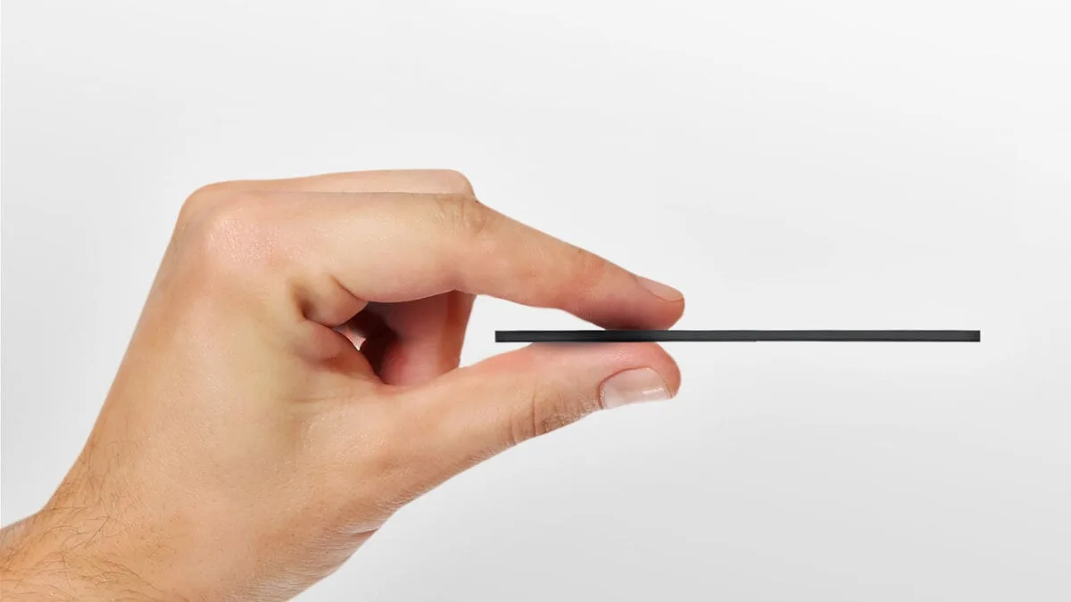 This AirTag alternative fits in your wallet