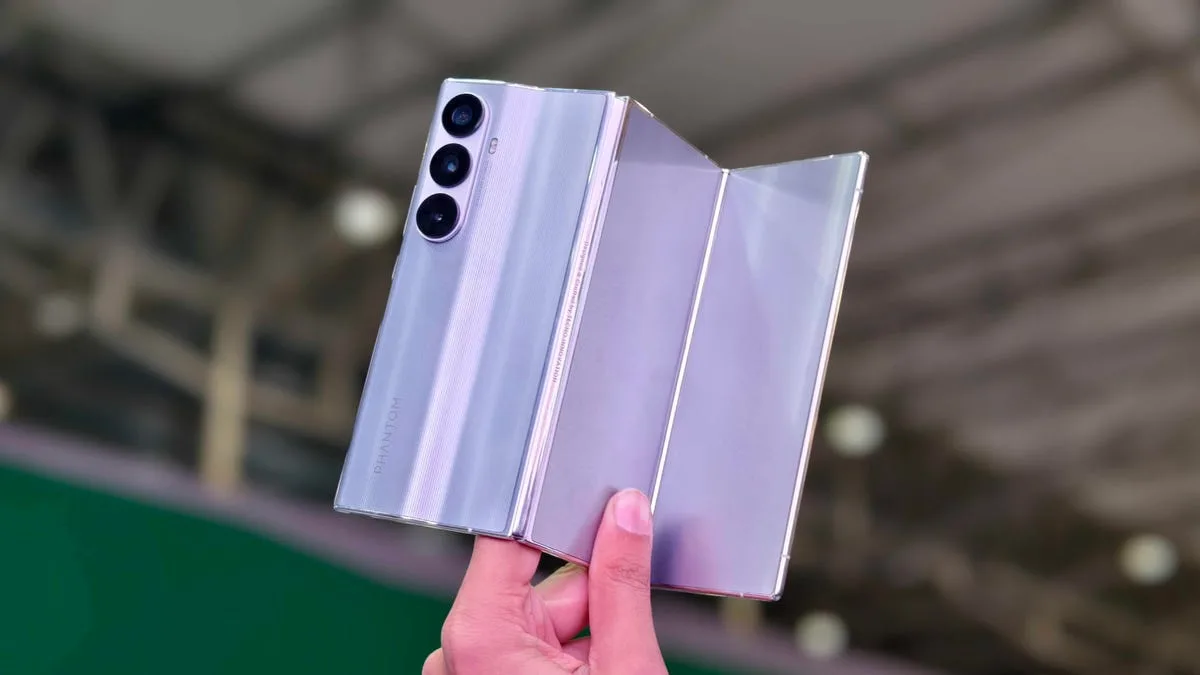 I demoed this rare tri-foldable phone at MWC – it gave me glimpse at Samsung's next big thing