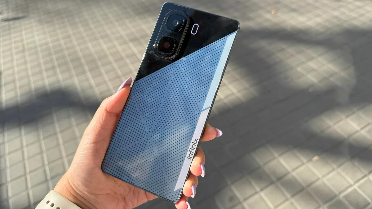 At MWC 2025, Infinix's Solar-Powered Phone Can Recharge With Ambient Light