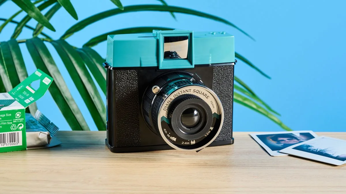Lomography Diana Instant Square review