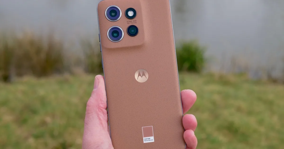 Motorola made the best looking brown phone I’ve ever seen