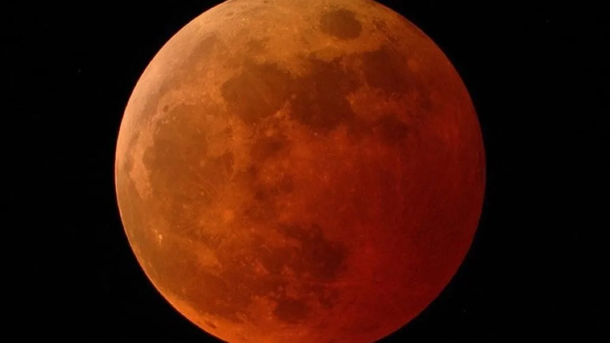 See Stunning Images of Rare Blood Moon and Lunar Eclipse