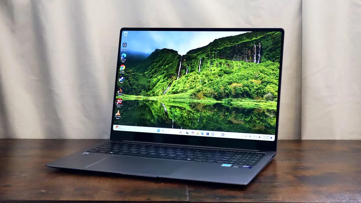Samsung's new flagship laptop rivals the MacBook Pro, and it's currently on sale