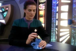 Move Over, Picard’s Tea Cup, This DS9-Inspired Coffee Mug Is all I Need