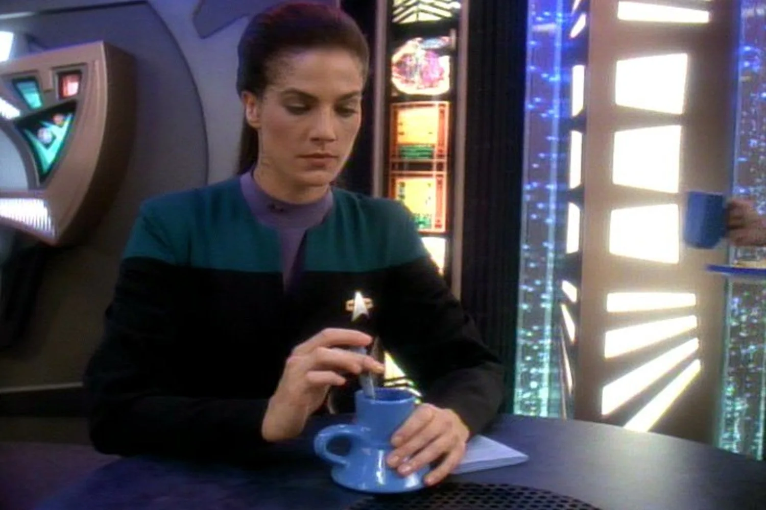Move Over, Picard’s Tea Cup, This DS9-Inspired Coffee Mug Is all I Need
