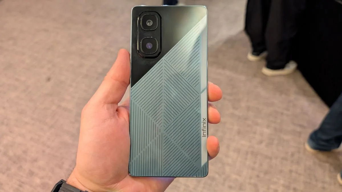 I just saw a solar-powered phone at MWC 2025 — and I love the idea