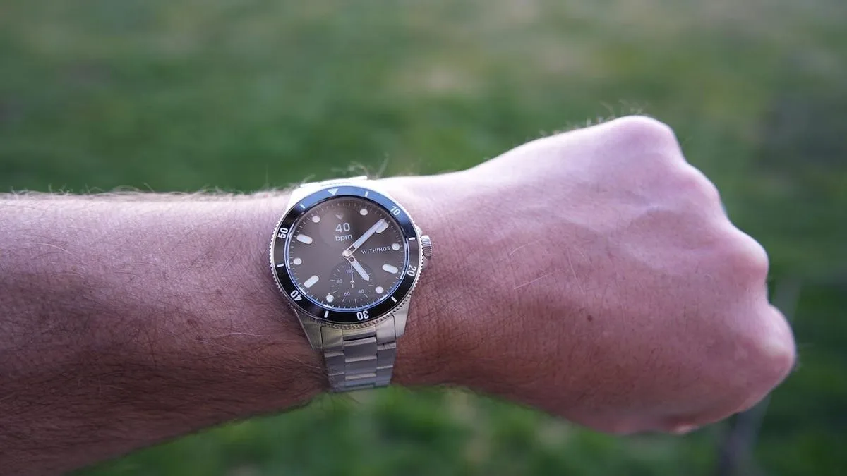 I finally found a smartwatch with a timeless analog look – and the features I need