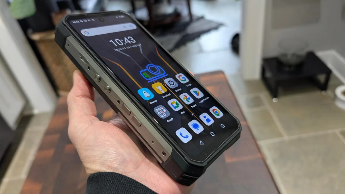 This Android phone that doubles as a projector will make any tech enthusiast smile